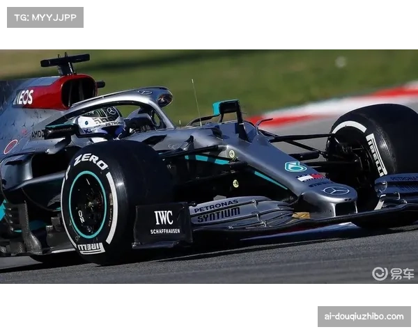 梅赛德斯车队双车不同调校对比 助力车队收集更多数据